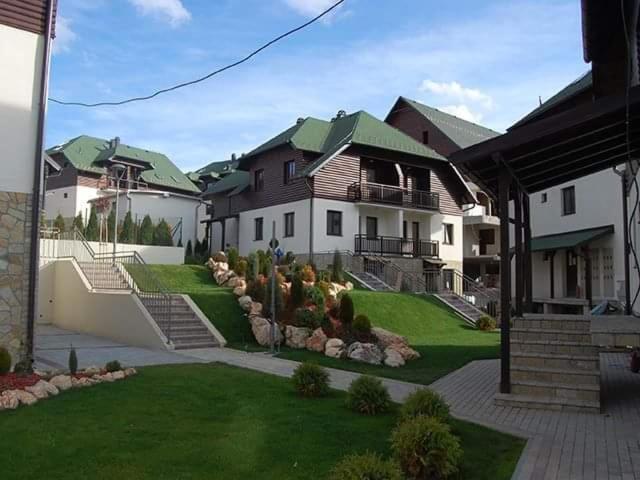 Pedja Zlatiborski Konaci 19/22 * Zlatibor